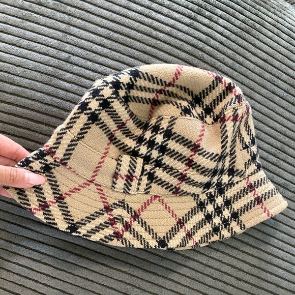 LIKE NEW🤎VINTAGE BURBERRY WOOL BUCKET HAT - Picture 2 of 9